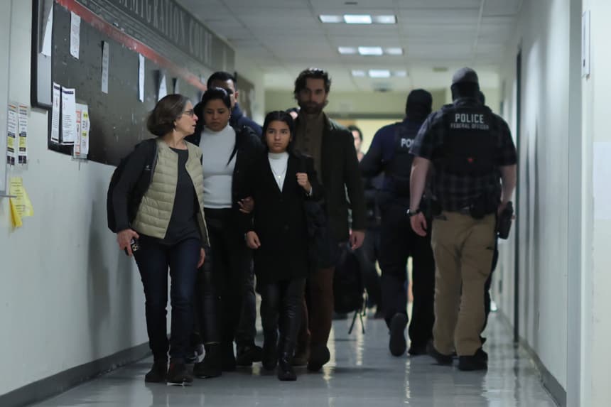 Estados Unidos pide a abogados que se inscriban como jueces de deportación