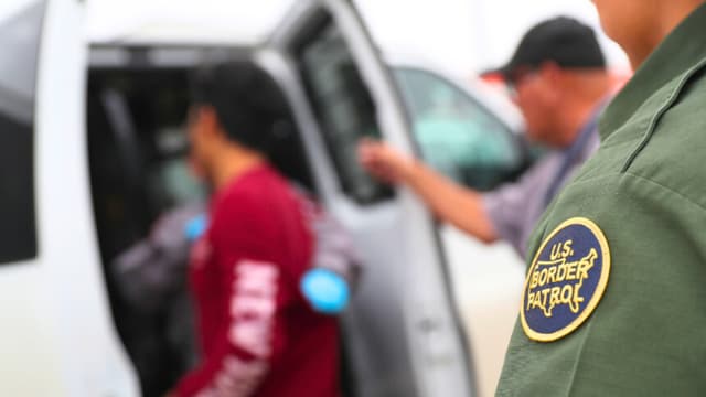 Detienen a mexicano en EE. UU. y será procesado por tráficar metanfetamina oculta en carne congelada