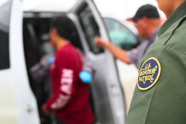 Detienen a mexicano en EE. UU. y será procesado por tráficar metanfetamina oculta en carne congelada