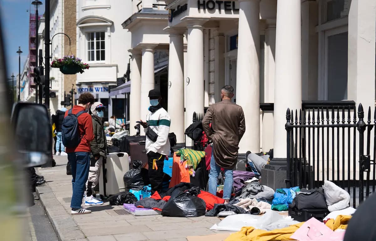 Vista del exterior del hotel Comfort Inn en Belgrave Road, Pimlico, Londres central, el 2 de junio de 2023, donde, según informes, el Ministerio del Interior solicitó alojamiento para un grupo de refugiados, cuatro por habitación. (James Manning/PA Wire)