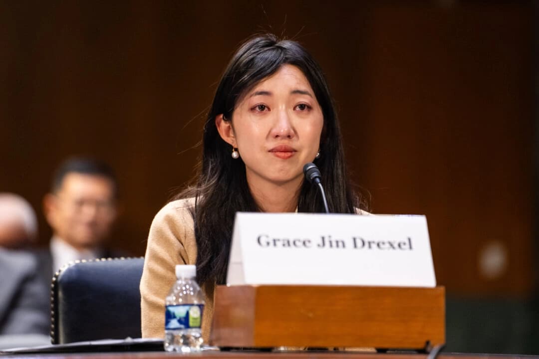 Grace Jin Drexel, hija del pastor fundador Ezra Jin de la Iglesia Sión en China, testifica ante la Comisión Ejecutiva del Congreso sobre China (CECC) en el Capitolio el 20 de noviembre de 2025. (Madalina Kilroy/The Epoch Times)
