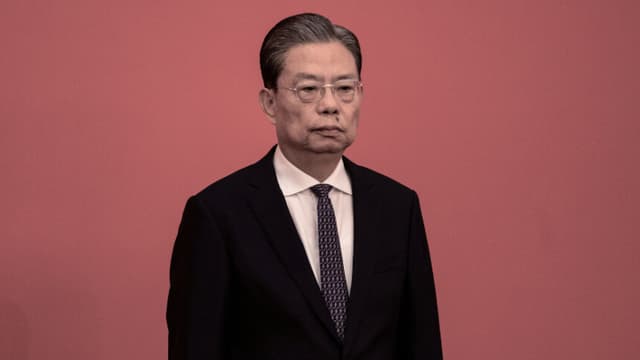 El miembro del Comité Permanente Zhao Leji aparece en una rueda de prensa con miembros del nuevo Comité Permanente del Buró Político del Partido Comunista Chino y periodistas chinos y extranjeros en el Gran Salón del Pueblo el 23 de octubre de 2022 en Pekín, China. (Foto de Kevin Frayer/Getty Images)