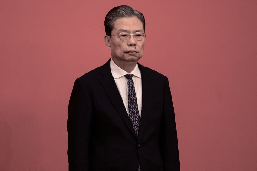 El miembro del Comité Permanente Zhao Leji aparece en una rueda de prensa con miembros del nuevo Comité Permanente del Buró Político del Partido Comunista Chino y periodistas chinos y extranjeros en el Gran Salón del Pueblo el 23 de octubre de 2022 en Pekín, China. (Foto de Kevin Frayer/Getty Images)