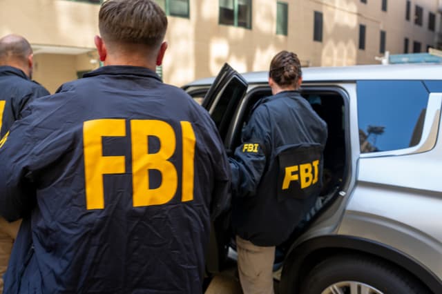FBI busca entrevistar a legisladores por polémico video de "órdenes ilegales"