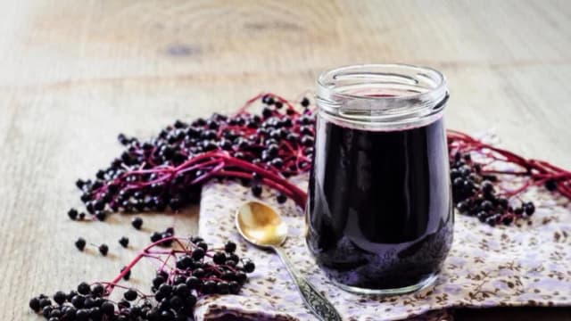 Cómo preparar jarabe de saúco en casa para aliviar resfriados y gripe