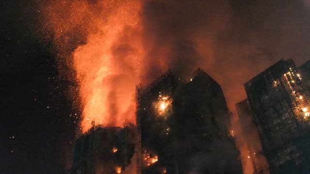 Detienen a 3 personas tras incendio en Hong Kong que causó 44 muertos y 279 desaparecidos