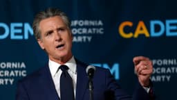 Newsom defiende las políticas santuario de California en entrevista con Ben Shapiro