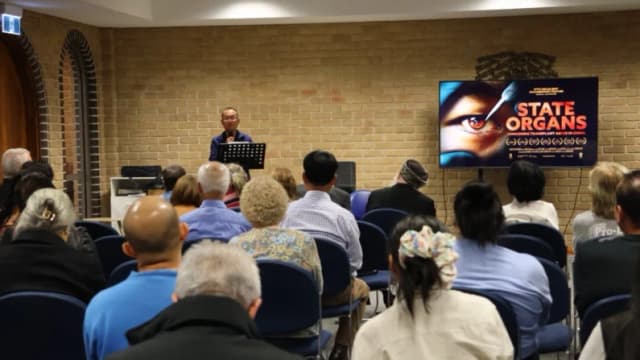 Samuel Liu addresses the audience. Photo: Jessie Zhang / Epoch Times