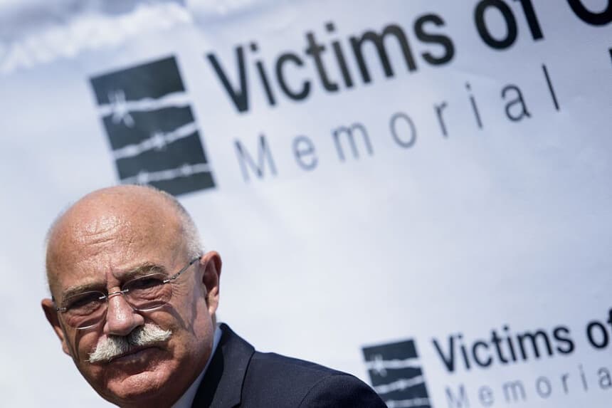 El ex ministro húngaro de Asuntos Exteriores, Janos Martonyi, habla durante un evento en el Memorial de las Víctimas del Comunismo el 12 de junio de 2015 en Washington, DC. AFP PHOTO/BRENDAN SMIALOWSKI/AFP vía Getty Images)