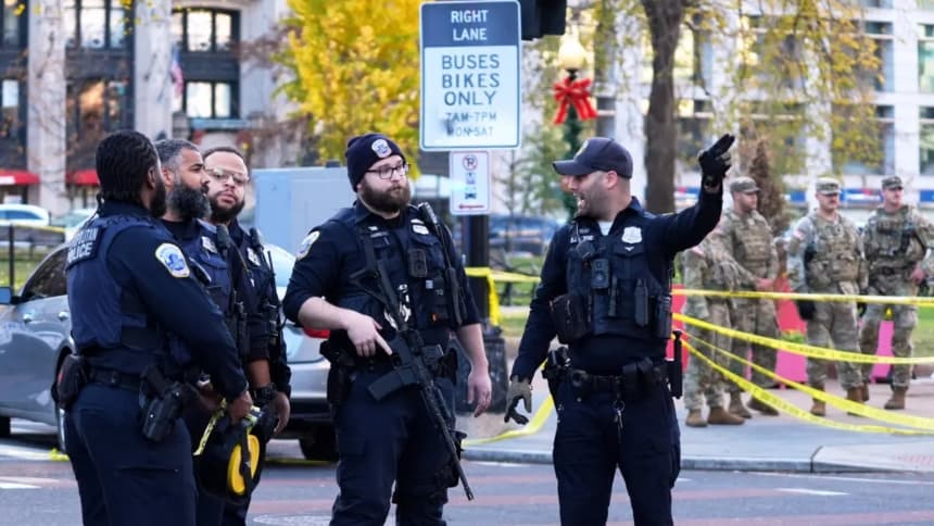 Policía Metropolitana de Washington cerca de la Casa Blanca, el 26 de noviembre de 2025. (Evan Vucci/AP Photo)