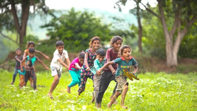 Enseñar a los niños disfrutar el mundo real, no el digital. (KailashKumarPhotography/Pixabay)