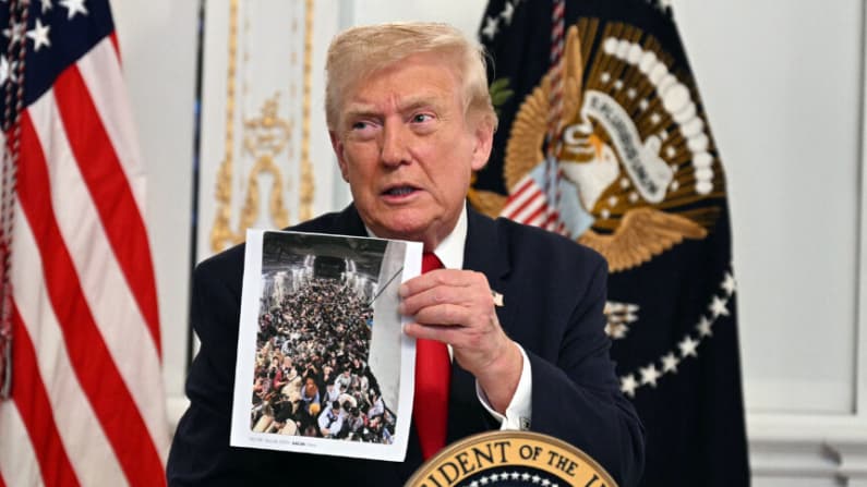 Trump suspende permanentemente la inmigración procedente de "países del tercer mundo"