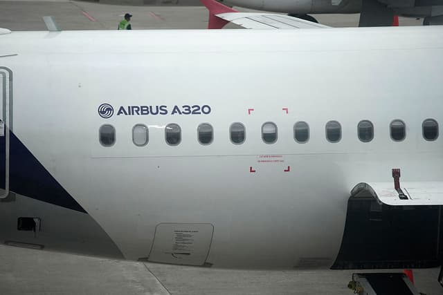 Airbus ordena revisión urgente por error de software en A320 debido a tormenta solar