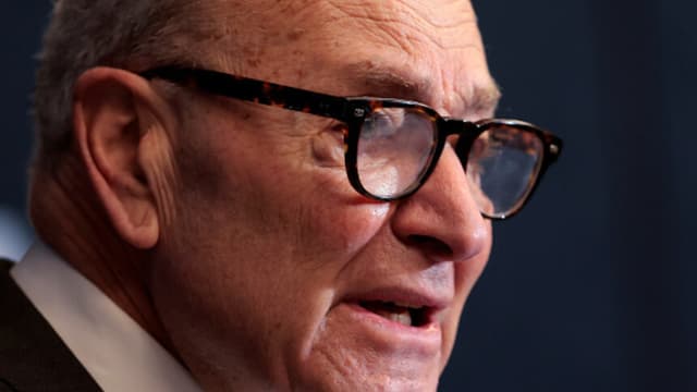 Líder demócrata del Senado denuncia amenazas de bomba en tres de sus oficinas