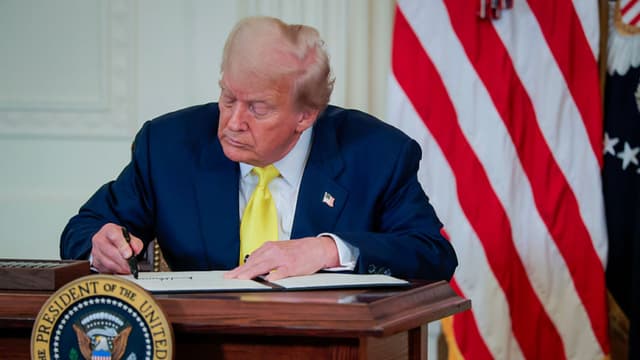 Trump firma ley que triplica pensión de galardonados con la Medalla de Honor