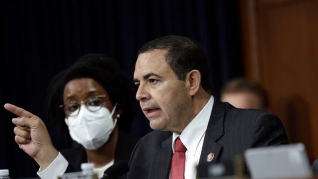 Henry Cuellar, Rep. de EE. UU., defiende su candidatura como demócrata tras indulto de Trump