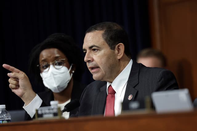 Trump indulta al representante demócrata Henry Cuellar