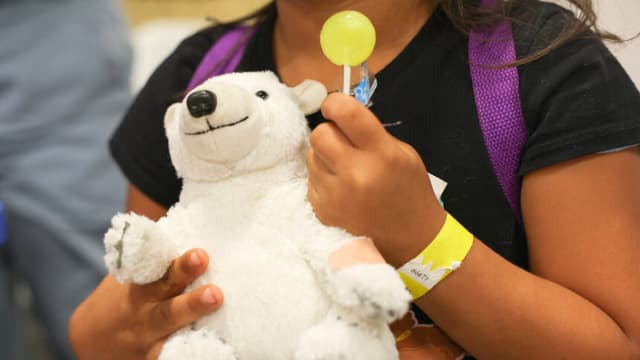 FDA investiga vacunación contra COVID-19 y muertes infantiles: lo que debe saber