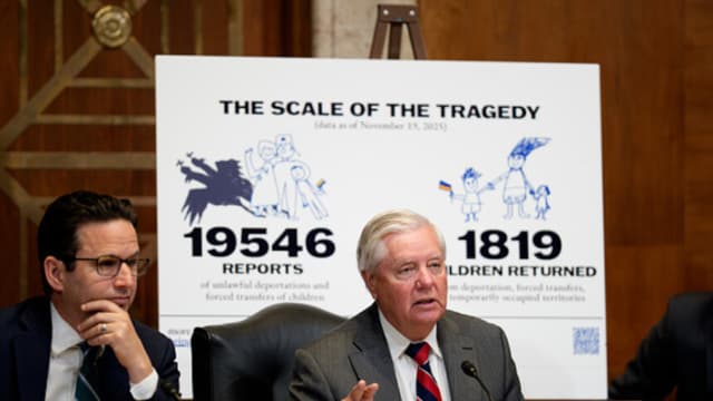 Senadores piden declarar a Rusia Estado terrorista por presunto secuestro y adoctrinamiento de niños