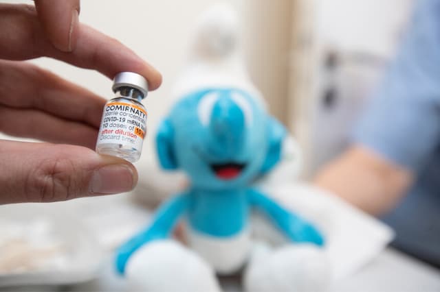 Departamento de Salud de EE. UU. investiga a escuela por vacunar a un niño sin permiso de sus padres