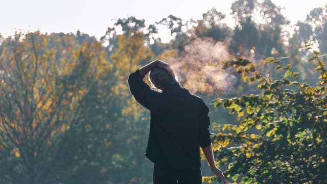 Imagen ilustrativa, una mujer realizando ejercicios de estiramientos por la mañana: (Pixabay/wal_172619_II).