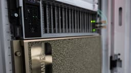 Senadores estadounidenses presentan proyecto de ley para impedir exportación de chips avanzados a China