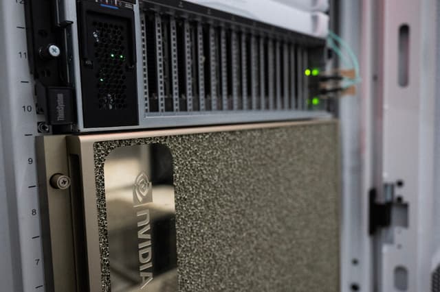 Senadores estadounidenses presentan proyecto de ley para impedir exportación de chips avanzados a China