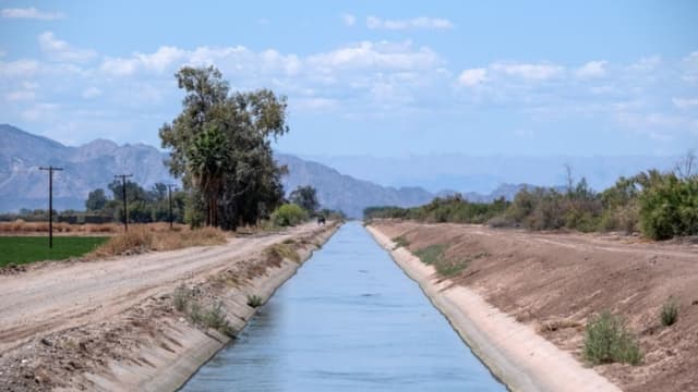 Senado mexicano aprueba Ley General de Aguas en medio de protestas de agricultores