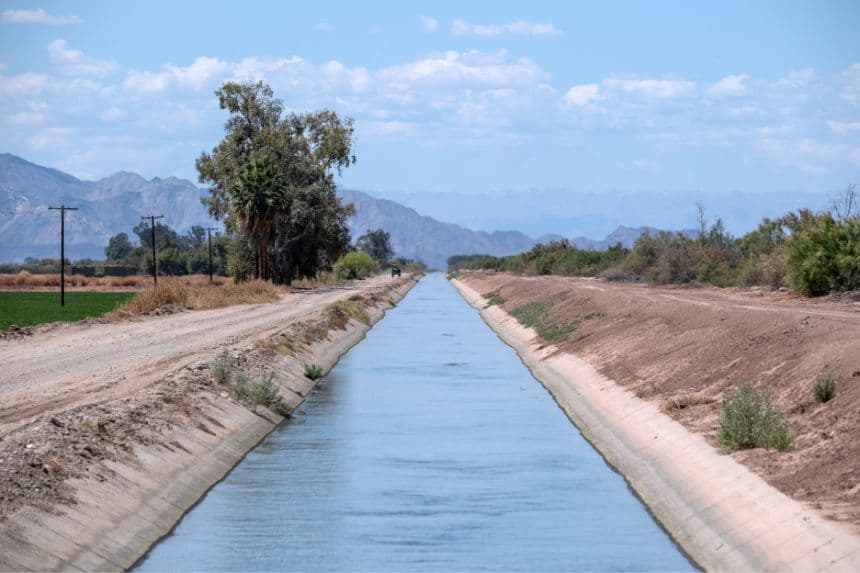 Senado mexicano aprueba Ley General de Aguas en medio de protestas de agricultores