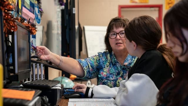 Corte rechaza intento del gobierno de EE. UU. de bloquear ayudas económicas para la salud mental escolar