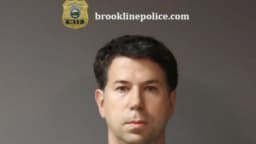 ICE arresta a profesor de Brasil visitante en Harvard tras tiroteo cerca de sinagoga