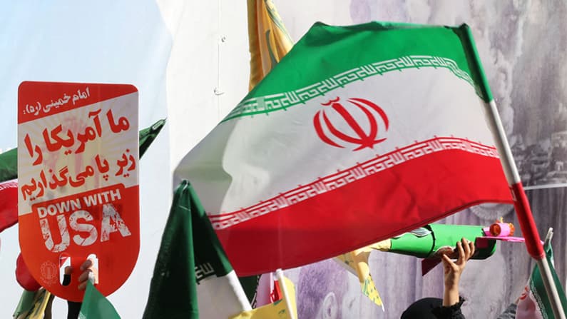 Protestas se extienden en Irán y su moneda se desploma
