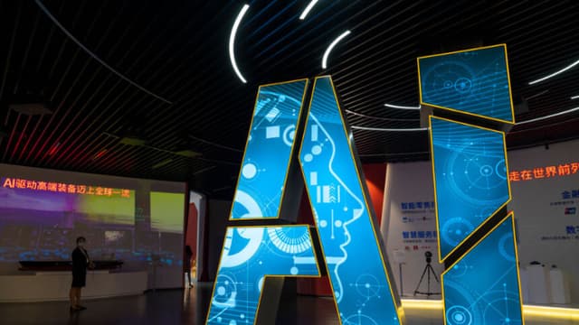 Las aplicaciones más avanzadas de la inteligencia artificial se exhiben en el Pabellón de Inteligencia Artificial del Zhangjiang Future Park durante una visita organizada por el Estado para los medios de comunicación el 18 de junio de 2021 en Shanghái, China. (Foto de Andrea Verdelli/Getty Images).