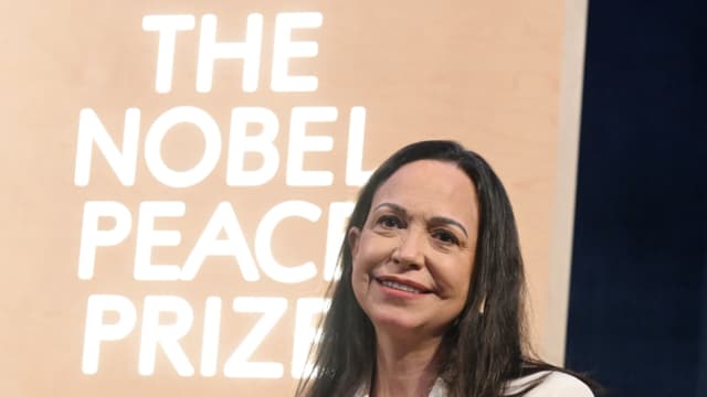 OSLO, NORUEGA – 11 DE DICIEMBRE: María Corina Machado, figura de la oposición venezolana y ganadora del Premio Nobel de la Paz 2025, asiste a una conferencia de prensa el 11 de diciembre de 2025 en Oslo, Noruega. (Rune Hellestad/Getty Images)