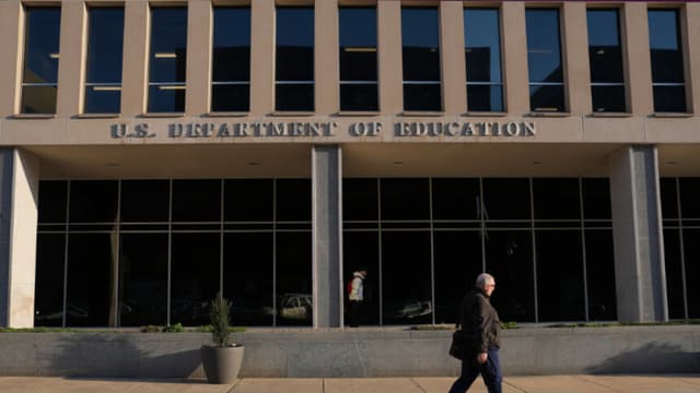 EE. UU. evita fraude de USD 1000 millones en ayudas a estudiantes tras restablecer medidas de seguridad