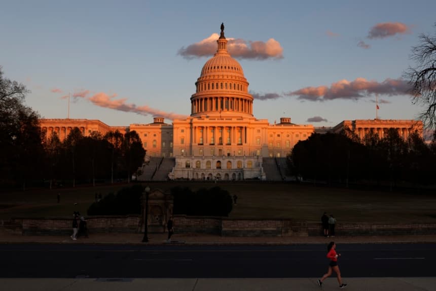 El Capitolio de Estados Unidos, fotografiado durante el atardecer el 12 de noviembre de 2025 en Capitol Hill, en Washington, DC. (Tom Brenner/Getty Images)