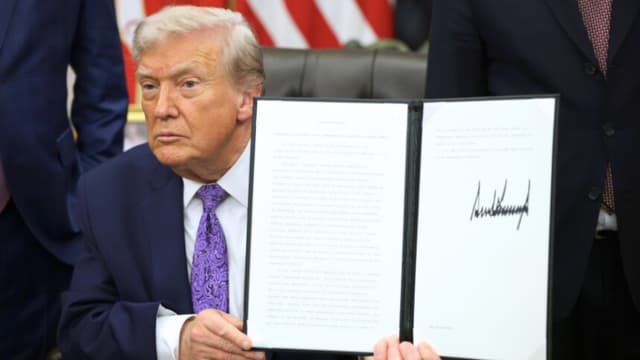 Trump firma orden para limitar influencia de asesores de voto en las votaciones de accionistas