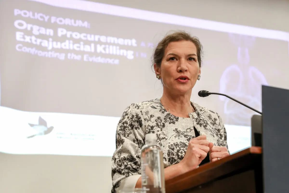 Louisa Greve, directora de Defensa Global del Proyecto de Derechos Humanos Uigur, habla en el Foro Político sobre Obtención de Órganos y Ejecuciones Extrajudiciales en China, celebrado en el Capitolio el 10 de marzo de 2020. (Samira Bouaou/The Epoch Times).