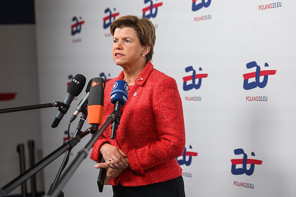 Estrategia de seguridad nacional de Trump es un llamado de atención para Europa: ministra de Letonia