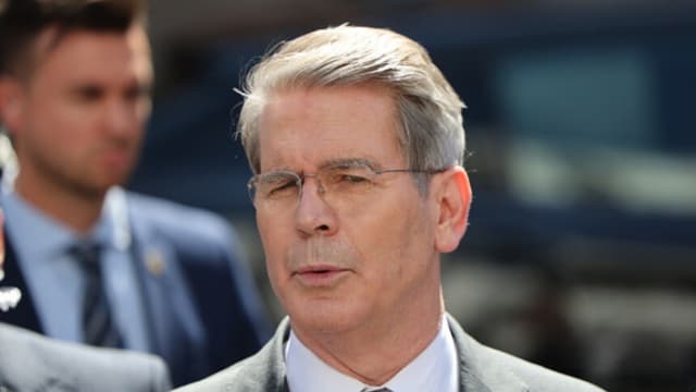 El Tesoro y el IRS actúan contra transferencias somalíes por red de fraude masivo