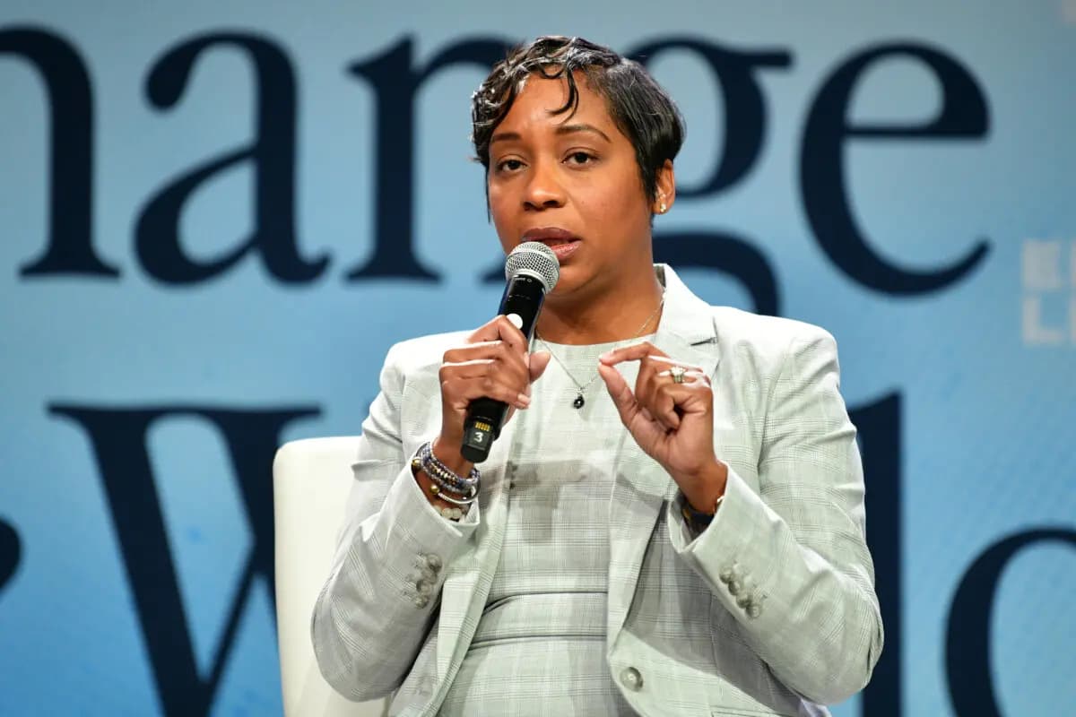 <em>La fiscal general de Massachusetts, Andrea Joy Campbell, habla en el escenario durante el desayuno previo a los premios Oscar 2023 de EMILYs List en el Beverly Hilton de Beverly Hills, California, el 7 de marzo de 2023. (Araya Doheny/Getty Images para la lista de EMILY)</em>