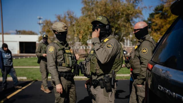 Jueza bloquea política del ICE que exige notificación previa para visitas del Congreso a centros de detención