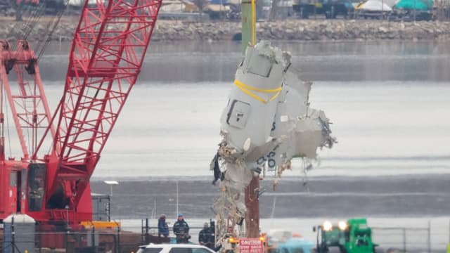 Gobierno de EE. UU. admite fallas de FAA y Ejército en accidente aéreo que causó muerte de 67 personas