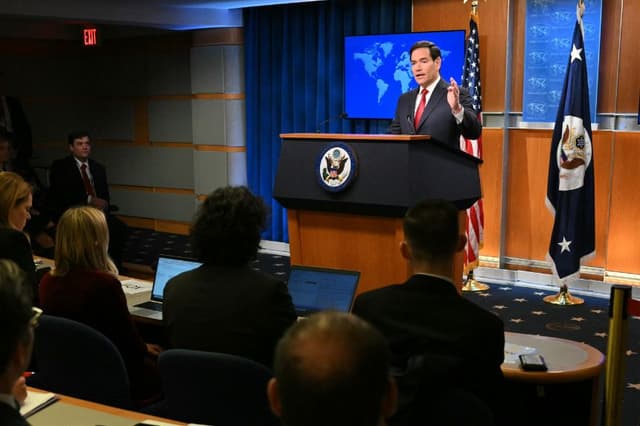 El secretario de Estado de EE. UU., Marco Rubio, habla durante una rueda de prensa de fin de año en la sala de prensa del Departamento de Estado en Washington D. C., el 19 de diciembre de 2025. (Mandel NGAN / AFP a través de Getty Images)