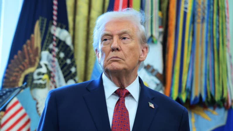 Trump dice que no descarta una guerra con Venezuela