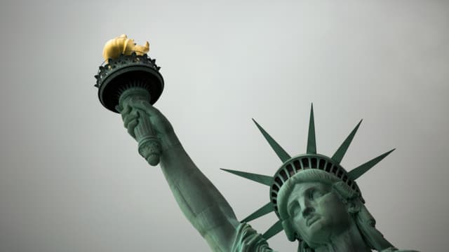 Vista de la Estatua de la Libertad, 8 de agosto de 2017 en la ciudad de Nueva York. La inmigración sigue siendo un tema de candente debate en Estados Unidos durante la administración Trump. (Drew Angerer/Getty Images)