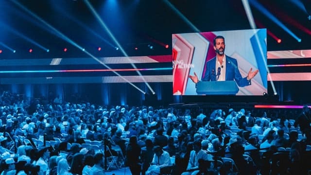 El AmericaFest bate récords pese a la muerte de Charlie Kirk