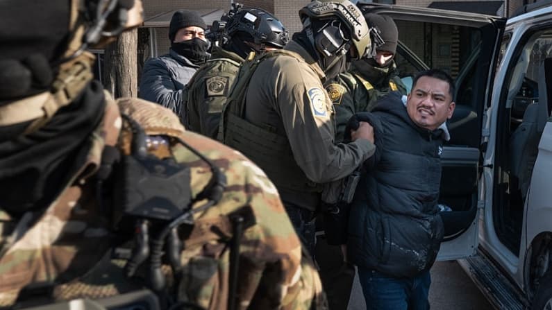 Detienen a 1030 inmigrantes ilegales en operación de ICE en honor a Laken Riley