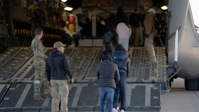 Autoridad migratoria de EE. UU. emitió 196,000 avisos de deportación de inmigrantes ilegales en 2025