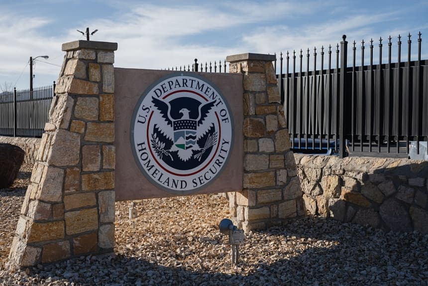 El Centro de Procesamiento de El Paso del Servicio de Inmigración y Control de Aduanas (ICE) en El Paso, Texas, el 13 de febrero de 2025. (JUSTIN HAMEL/AFP vía Getty Images)